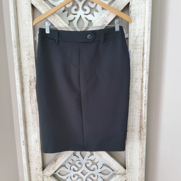 Soho Women's Petite Center Seam Faux Button Straight Pencil Skirt in Black - Picture 1 of 4